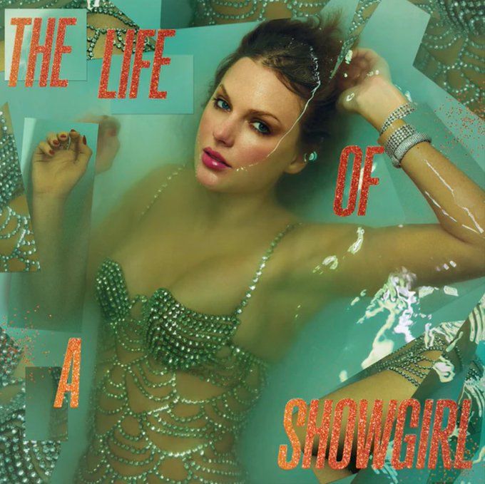 acervotaybrinaa's tweet photo. 🚨ELA VAI VOLTAR! Segundo Daily Mail, após seu casamento, Taylor Swift pretende VOLTAR a trabalhar seu último álbum "The Life Of A Showgirl ", com vídeos, performances e quem sabe uma possível turnê. https://t.co/vzoqH6RdYP