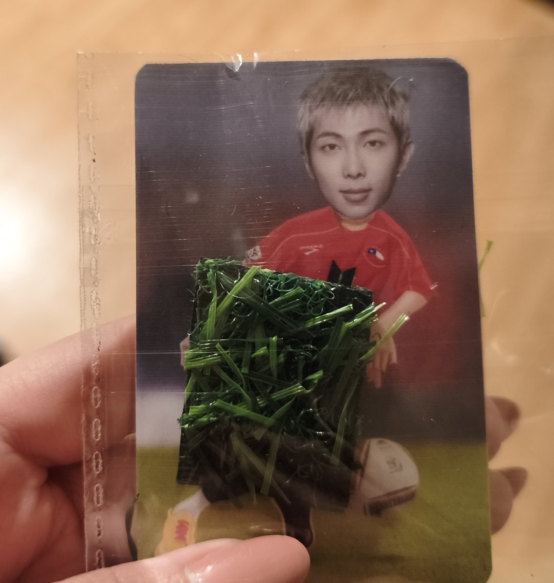 BTSDailyChile's tweet photo. ARMY Chile, llevó freebies a la marcha 🤭

#BTSALNACIONAL
#BTSENCHILE
#BTSCHILE
#QUEREMOSABTSENELNACIONAL

© vntetthv https://t.co/zsbqGHJCwc