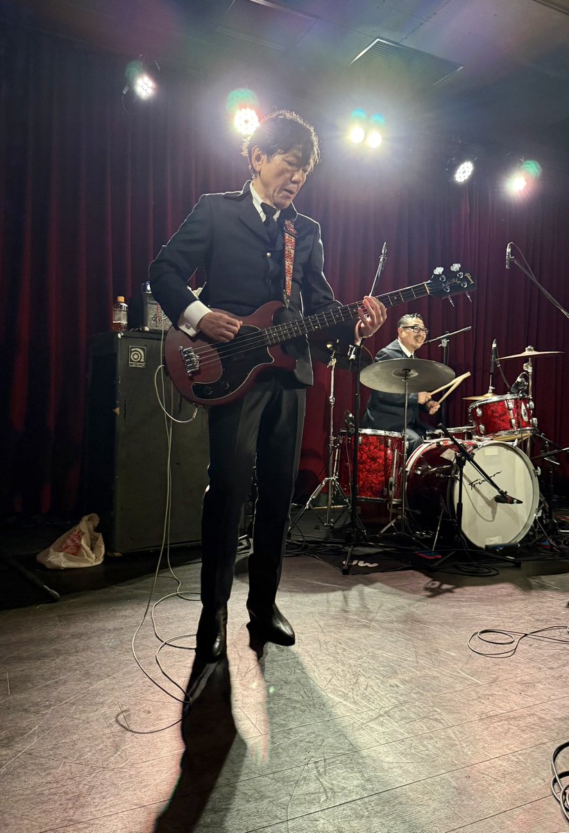 koinoamaoto's tweet photo. 荻窪TOP BEAT CLUBで
『Top Ten Twist』
大トリは待ちに待ったストライクス〜(๑˃̵ᴗ˂̵)و 
盛り上がった〜！！
楽しかった〜！！ https://t.co/YG5JOQ6Iio