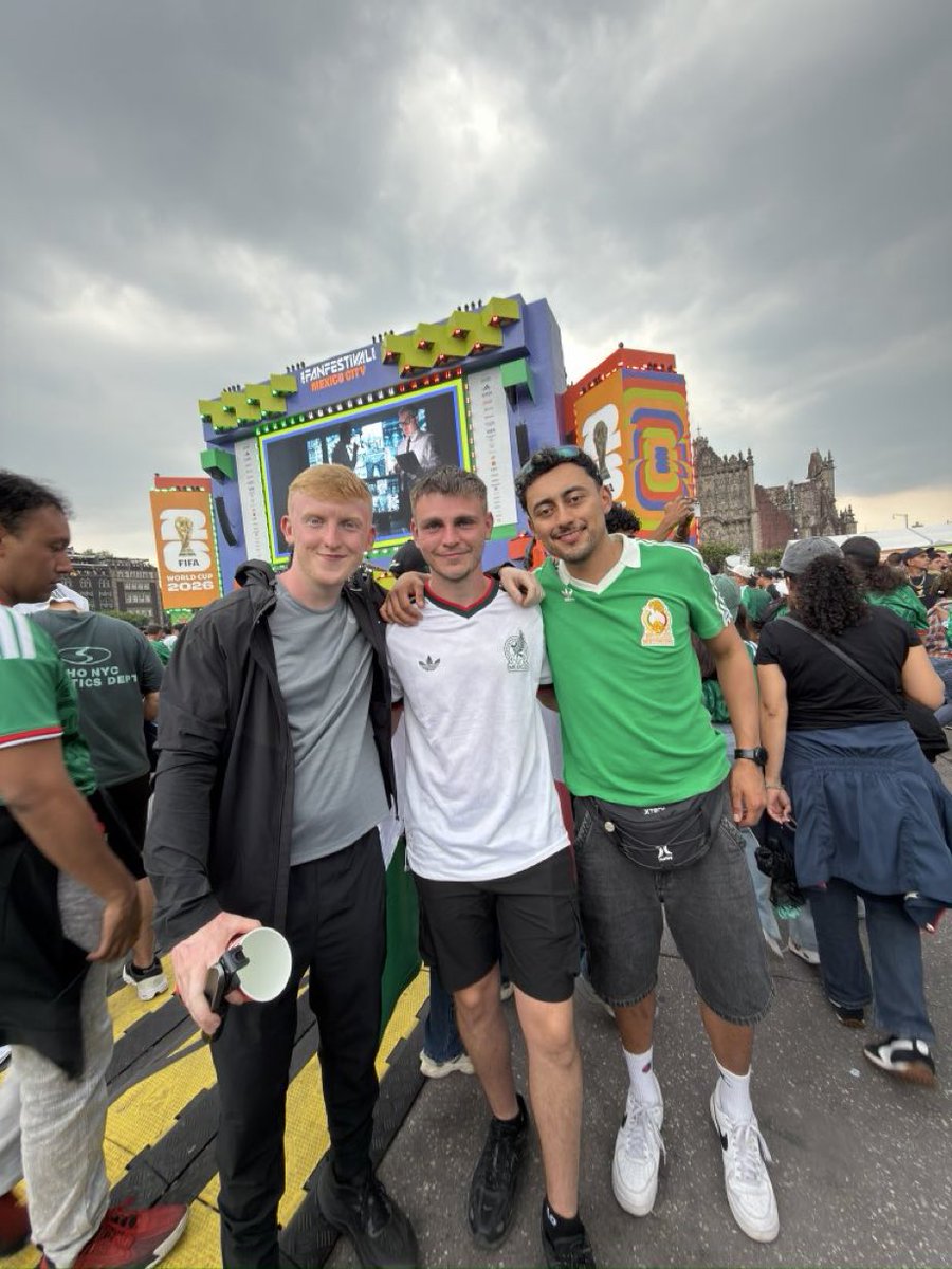BlairMcNally1's tweet photo. VAMOSSSSS MEXICOOOO!! 🇲🇽 https://t.co/WQMBpHOXzB