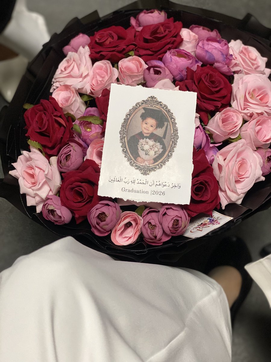 nodeeljmeli's tweet photo. و أحيطكم علماً، بأني أخيراً لمستُ حلمي 👩🏻‍🎓🤍 https://t.co/R0JsvNbt1X