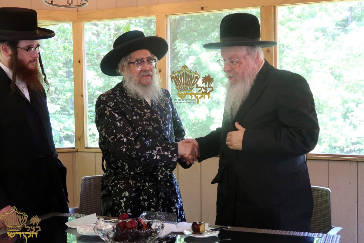 HQSatmar's tweet photo. Grand Rabbi Naftali Yehuda Halevi Horowitz, the Bostoner Rebbe of Massachusetts, who is leading the original Bostoner Movement from Brookline, Massachusetts. Visited Satmar Grand Rebbe Aron at his vacation villa in Bethlehem, New Hampshire. Their discussion on current affairs and halachic matters reflects the unity and strength of our Jewish communities.