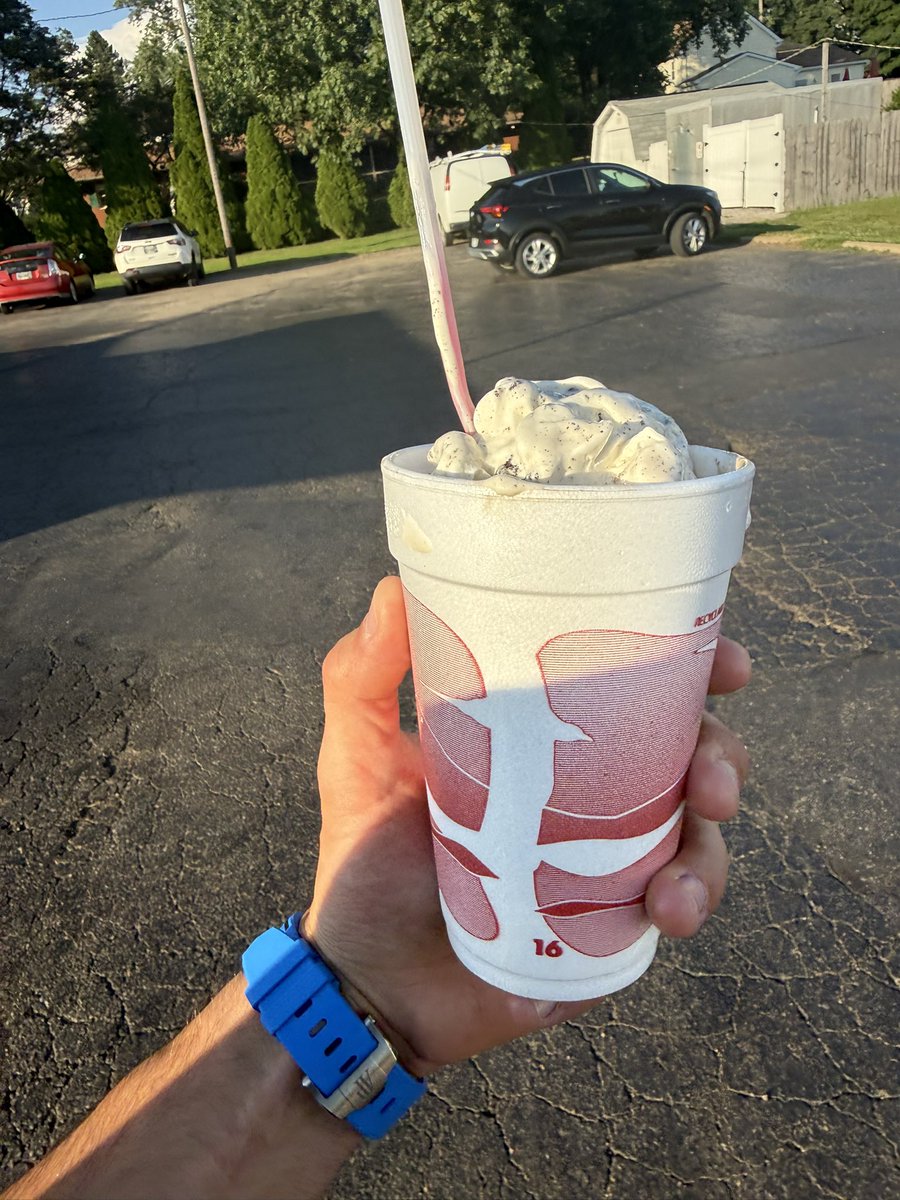 GrahamRahal's tweet photo. Blessed to be home in Ohio. The best state. Spent the evening going back home to New Albany, seeing lifelong best bud, music blaring, windows down, backroad driving and a mandatory ice cream stop in Centerburg. Midwest is Best. Love it. https://t.co/HkoLC9yXJz