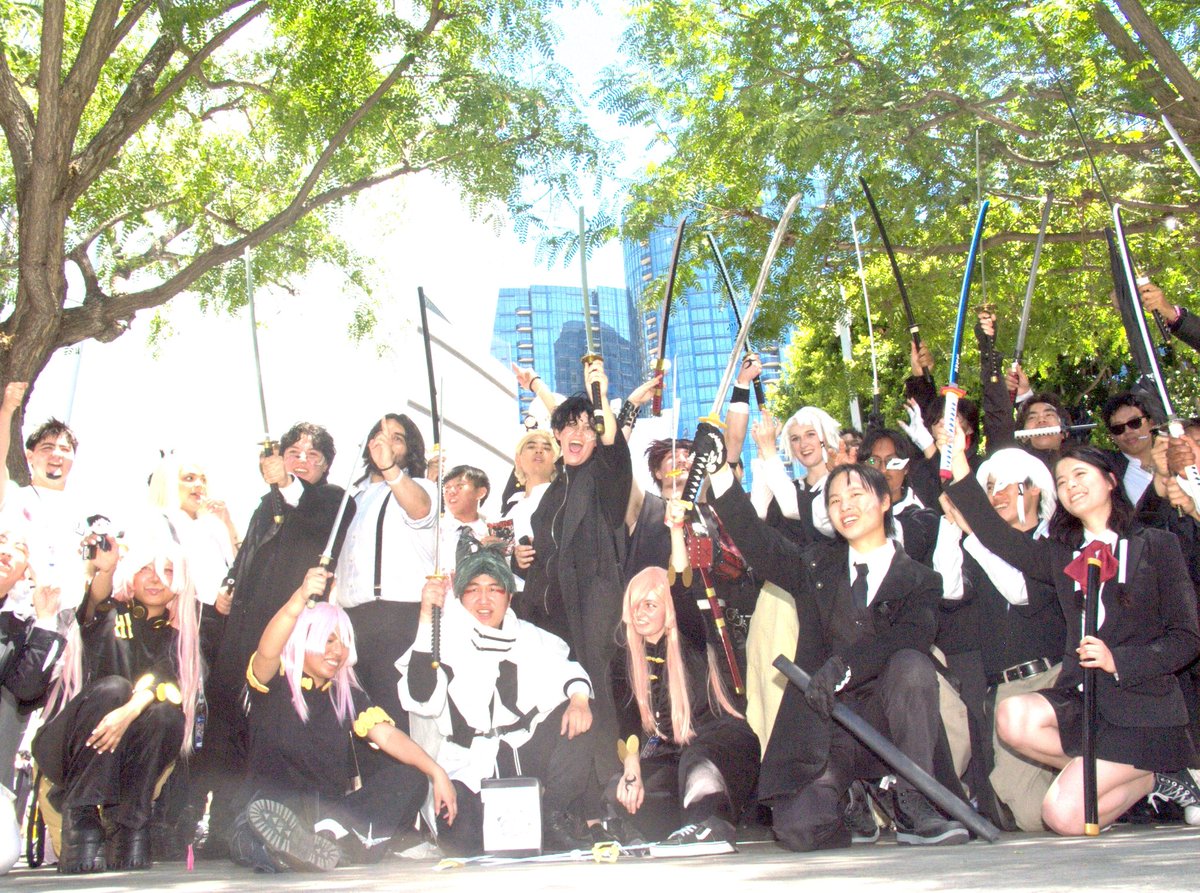 ciiwwee's tweet photo. WE DID THAT AYYY !! Successful Kagurabachi cos meet at AX,, wonderful turnout :D #kagurabachi #cosplay https://t.co/CQ5oIjGkeB