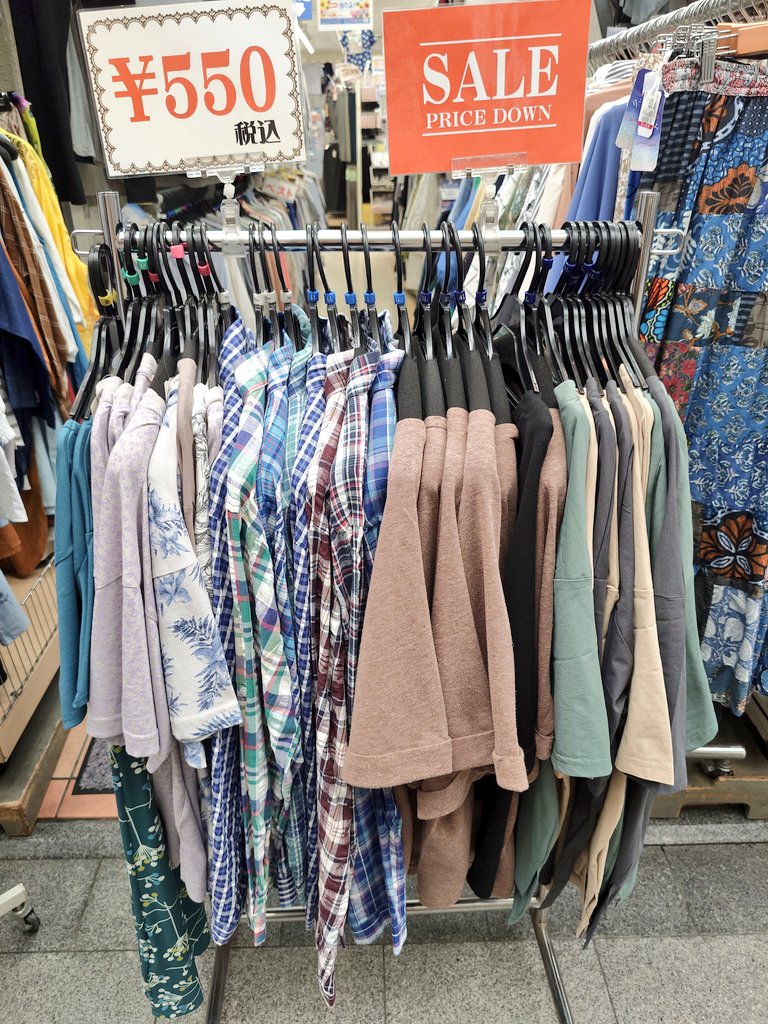 Marble194710's tweet photo. おはようございます。本日はマーブル恒例の得の市です。店頭は夏物肌着と婦人服が超特価☝早い者勝ちですのでぜひお早めにご来店ください！

#マーブル #マーブル吉祥寺店 #吉祥寺 #営業中 #得の市 #超特価 https://t.co/qOdncCsP7q