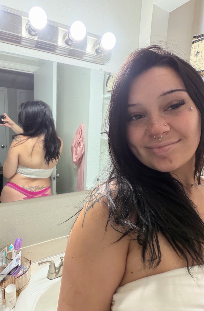 lexc_lynn's tweet photo. hiiiii 
#nsfw https://t.co/ZyginahbsW