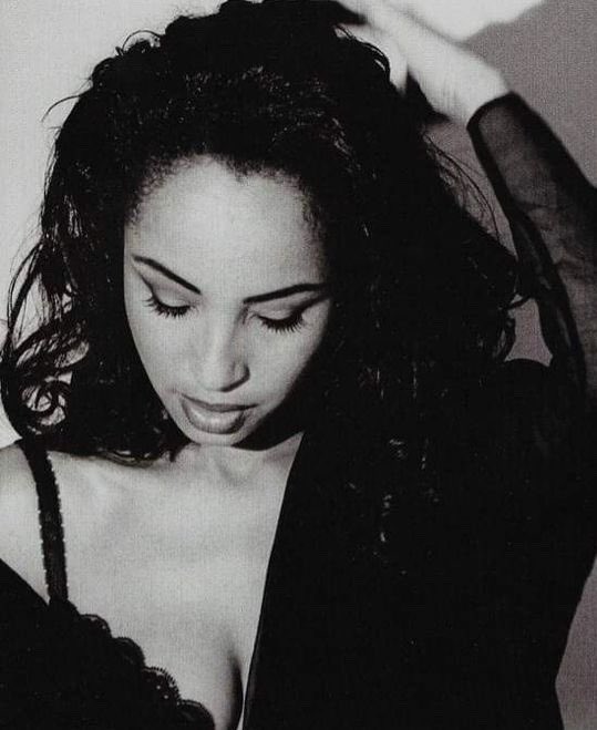 kycvntg's tweet photo. Sade Adu by Ellen Von Unwerth (1992) https://t.co/jAy9h7wQ8L