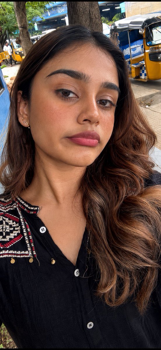 Randomfkkr's tweet photo. Varsha D Souza : One job with lips 👄💦 https://t.co/QFGhYczSUw