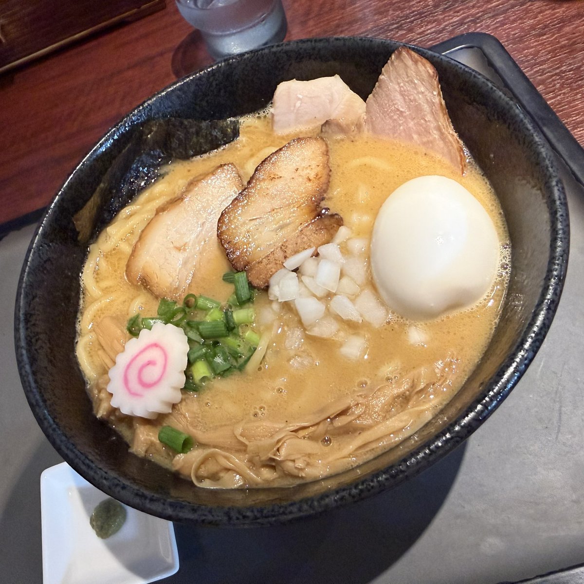 masakingurume's tweet photo. 『中華そば 輝羅』
・特製濃厚中華そば（醤油）　1250円
・中華そば大盛　150円
@chuukasoba_kira https://t.co/d2N6UKaFBy