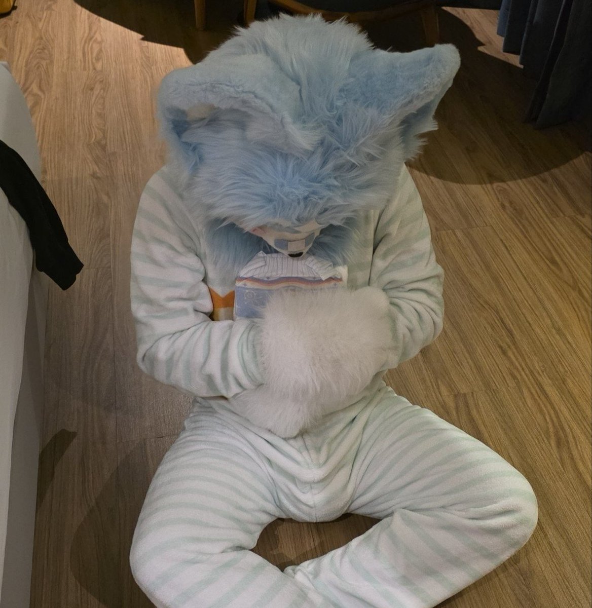 coffeecatz9's tweet photo. *psssssssssh*

um..changies pwease >< https://t.co/KmuKY7wVO7