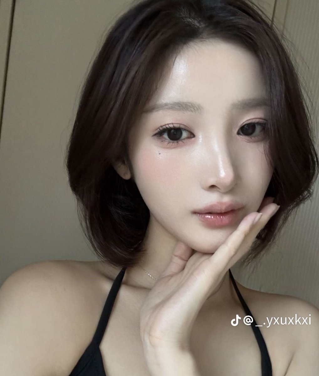 akanuke_recipi's tweet photo. リップって濃くするより、彩度を少し落とした方が圧倒的に垢抜ける。
25歳くらいからはラメ無しで、ツヤだけ仕込むくらいが一番上品。 https://t.co/8K5IWhY6er
