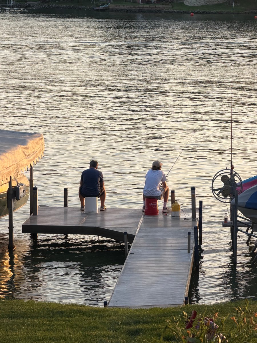 ferrin_steve's tweet photo. Our first 4th of July at the lake. https://t.co/V2L6LpzHoL