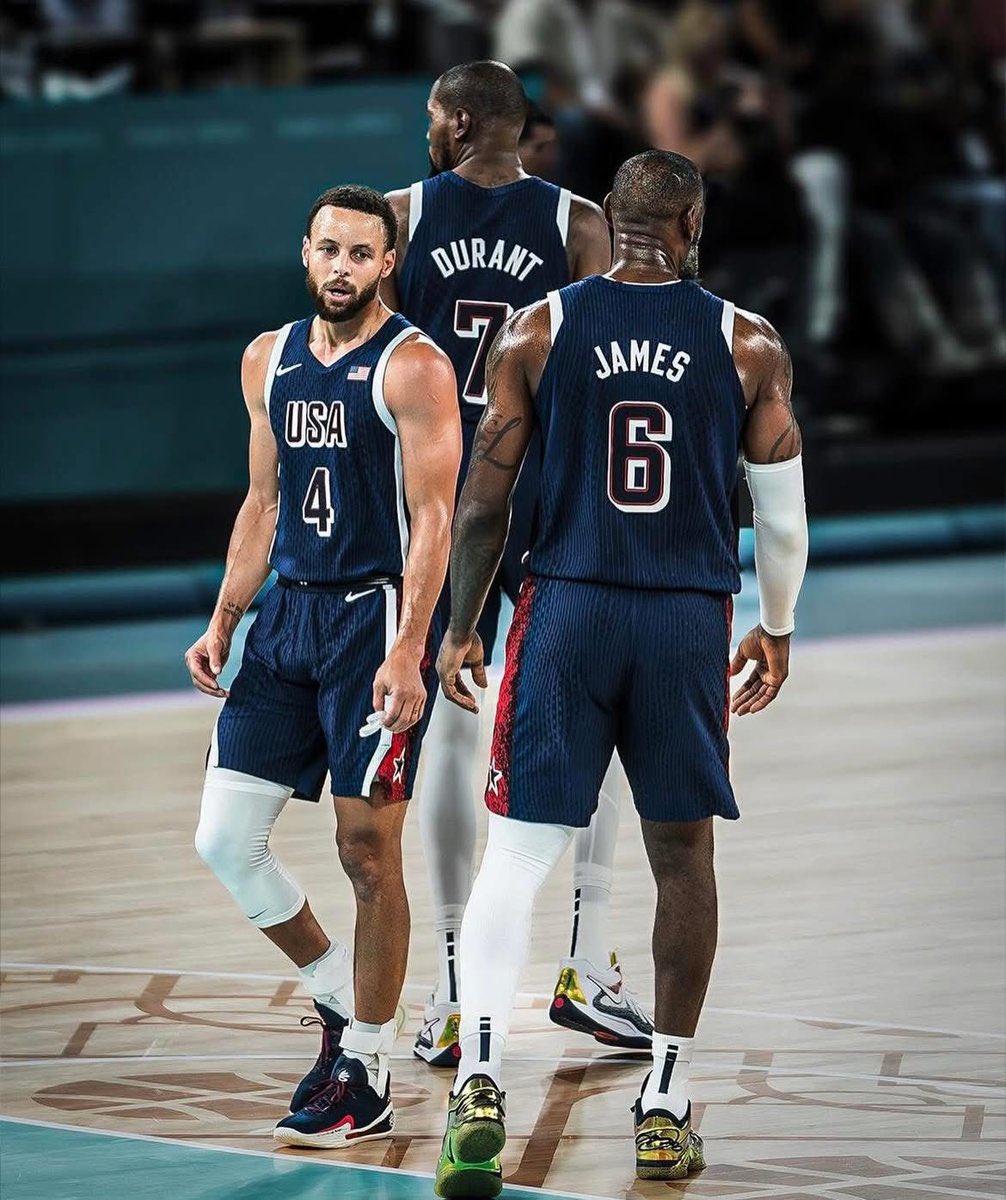 SportsSeason_'s tweet photo. This might be one of the hardest basketball photos ever. 🔥 https://t.co/ubKVFss3iE