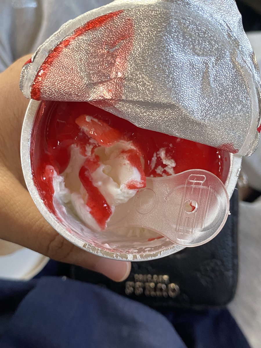 apaansheh's tweet photo. INI ENAKKKKKK BGT KEK BENERAN STAWBERRYCHEESe CAKEE WEH😭😭😭😭 https://t.co/6DY884Sb0b