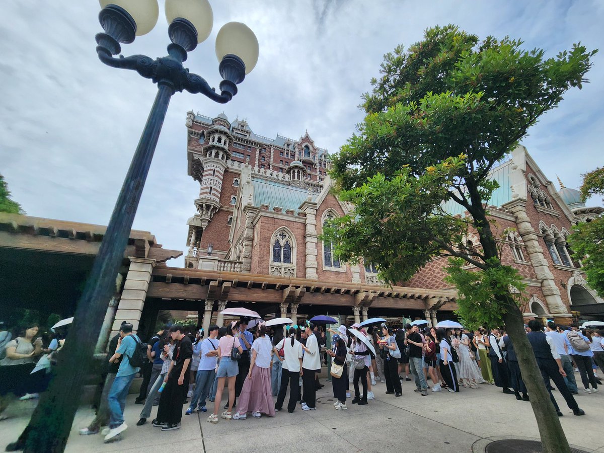 Wolf18924352's tweet photo. ディズニーシー来たァ😁
全力で楽しむぞ‼️
 #ディズニーシー https://t.co/kyDSUWCbbe