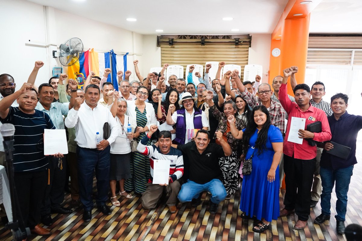 LorenaRosadoS's tweet photo. Damos gracias a Dios por la unidad del cuerpo pastoral rural.
Continuamos fortaleciendo la fe, la fraternidad y el compromiso con nuestras comunidades.

En Cristo encontramos la esperanza que nos impulsa a creer en nuevos y mejores días para el país. 🇪🇨

#LorenaRosado #AsambleístaPorGuayas #GuayasConLorenaRosado