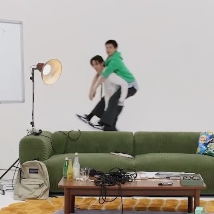 lvchanelz's tweet photo. the members carrying james 🐈 https://t.co/pAV6f3XPqO