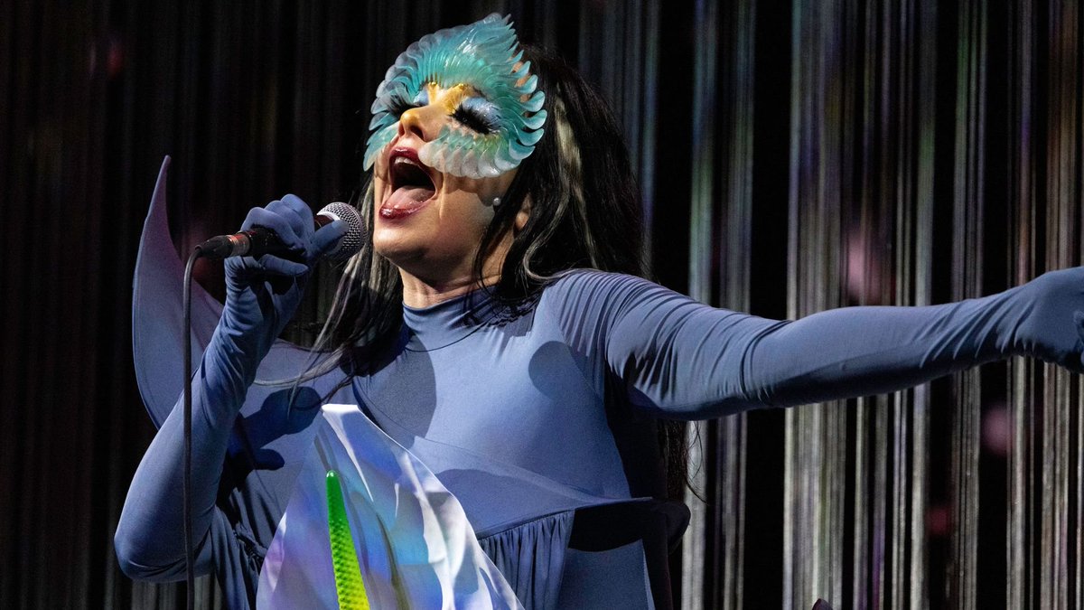 bjork_brasil's tweet photo. Você sabia? Aos 60 anos de idade, Björk jamais perdeu uma Copa do Mundo.

Parabéns, @bjork https://t.co/ovWVFpLDpV