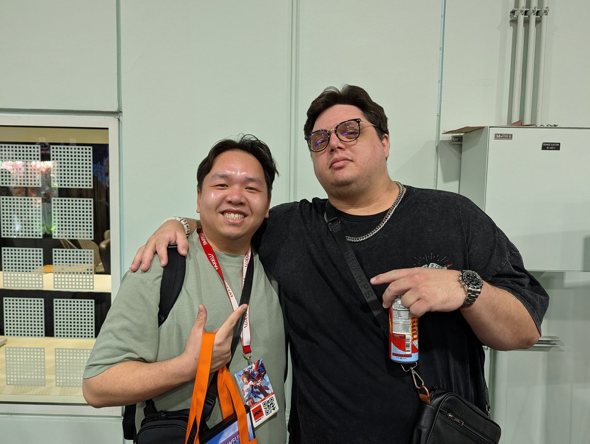 brnphm's tweet photo. Reinstalled twitter to post a pic with me and @HamNCheddar at Anime Expo. https://t.co/FkPguZNg93