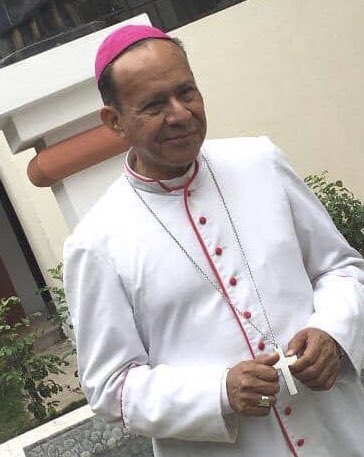 EdwingRoman14's tweet photo. La dictadura de #Nicaragua dice que “liberó” a Mons. Juan Abelardo Mata. Exigimos que lo presenten ante la ciudadanía vivo y en buenas condiciones. Nadie sabe dónde está, nadie lo ha visto. Que se dejen de teatro con comunicados falsos. 
No aceptamos mentiras ni fotos dudosas. https://t.co/eSQiiJrDXg