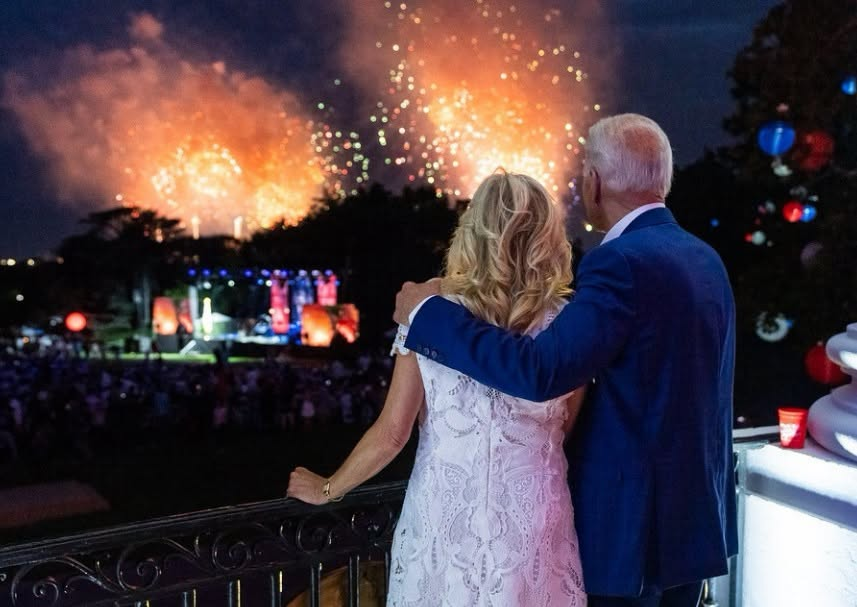 AndersonDE52's tweet photo. @BrendaMinto I missed his snooze, I was watching this happy couple enjoy the night along with the rest of us. https://t.co/EUHijmdm4H