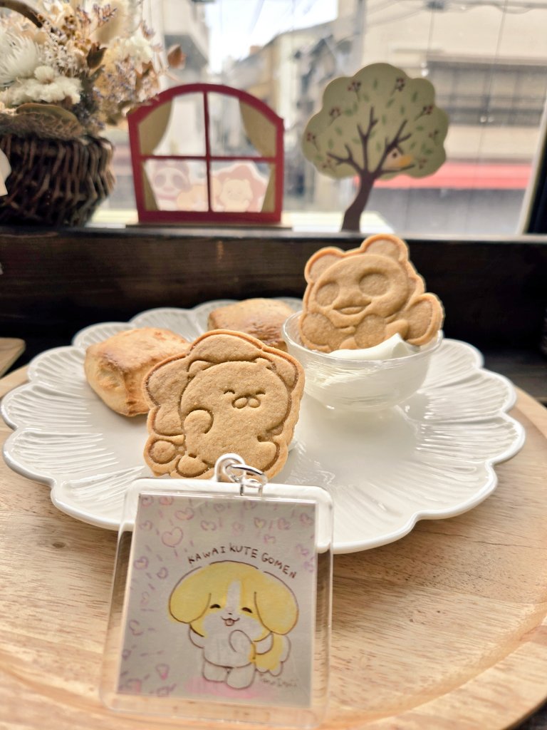 snowwalk122436's tweet photo. 犬井トオルさんの個展に行ってきました！
どの作品も可愛く色々なキャラも見られて嬉しかったです！
お話も凄い色々話せて嬉しかったです笑
コラボメニューも美味しく、ハーブティ2杯飲んじゃいました笑
@inui_T_mrl @bokukinakodayo @tea_woodchuck https://t.co/SEH3wlrbwY