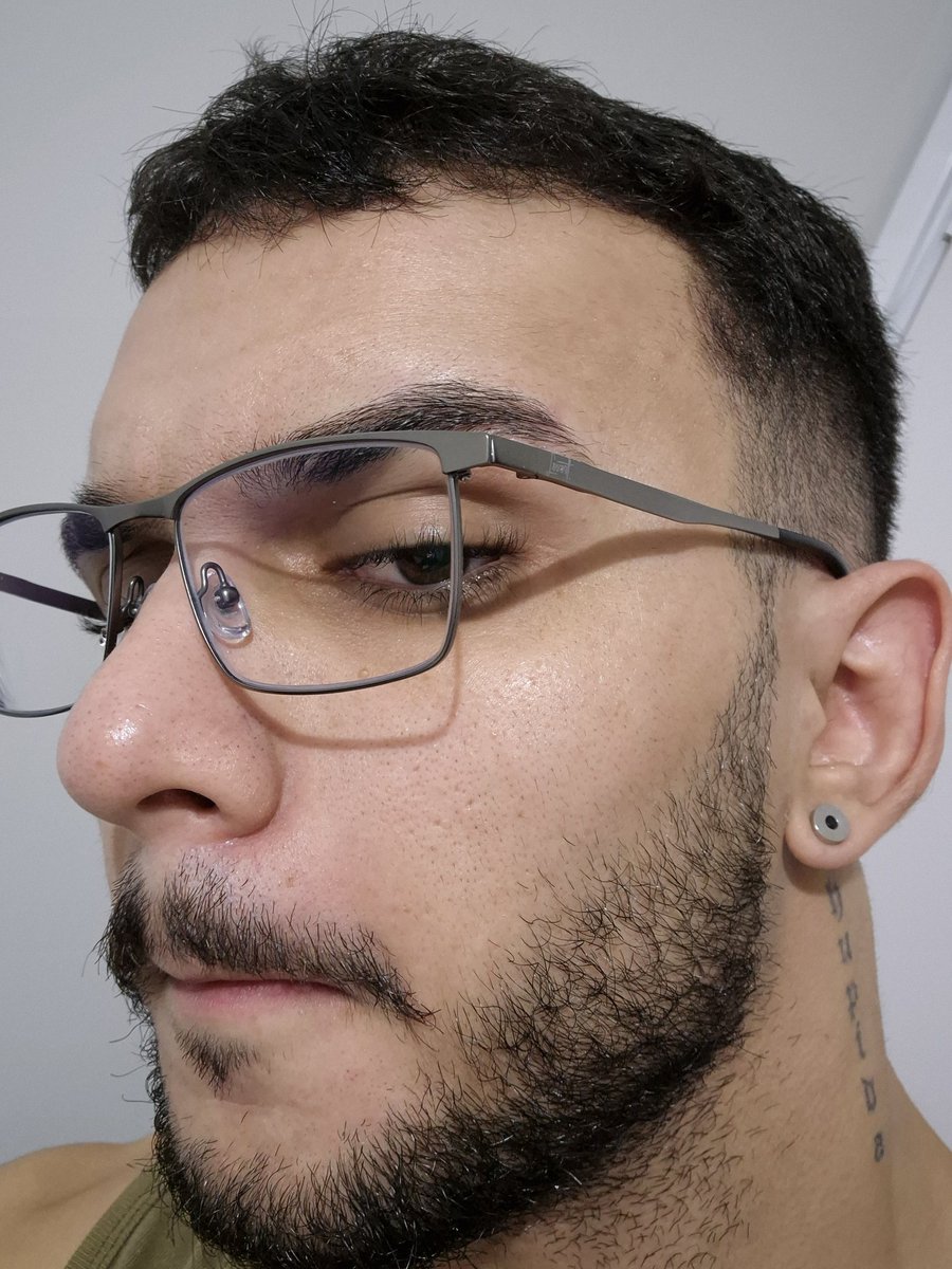 Vitor_Hupida's tweet photo. Comecei a cuidar da pele depois de ter sido crucificado aqui, obrigado pessoal 🤓👍 https://t.co/h6XF1Gl9uh