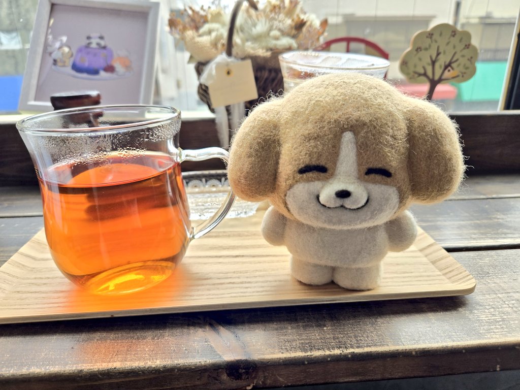 snowwalk122436's tweet photo. 犬井トオルさんの個展に行ってきました！
どの作品も可愛く色々なキャラも見られて嬉しかったです！
お話も凄い色々話せて嬉しかったです笑
コラボメニューも美味しく、ハーブティ2杯飲んじゃいました笑
@inui_T_mrl @bokukinakodayo @tea_woodchuck https://t.co/SEH3wlrbwY
