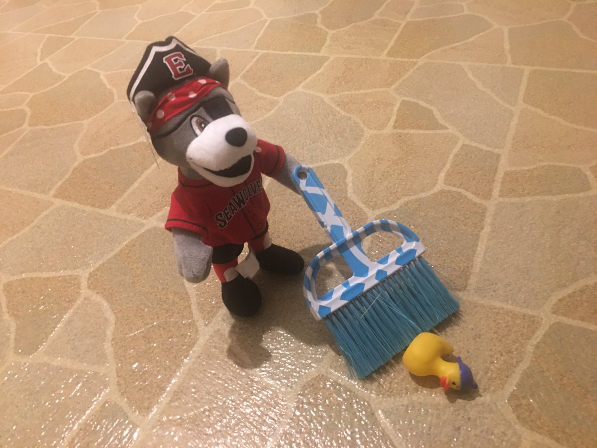 BowserNate's tweet photo. Our Boy @CWolf_00 out there Sweeping the Rubber Ducks after the @erie_seawolves complete the 6 Game Sweep vs Akron!!! Let's Go Seawolves!!! We're on a 9 Game Winning Streak!!! #ErieSeawolves #Sweep #SeaWolvesFanforLife #HowlYeah🐺 https://t.co/V4ZfbbvM01