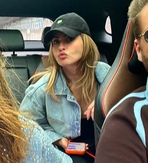 Mavi Renault 🥂 tweet media