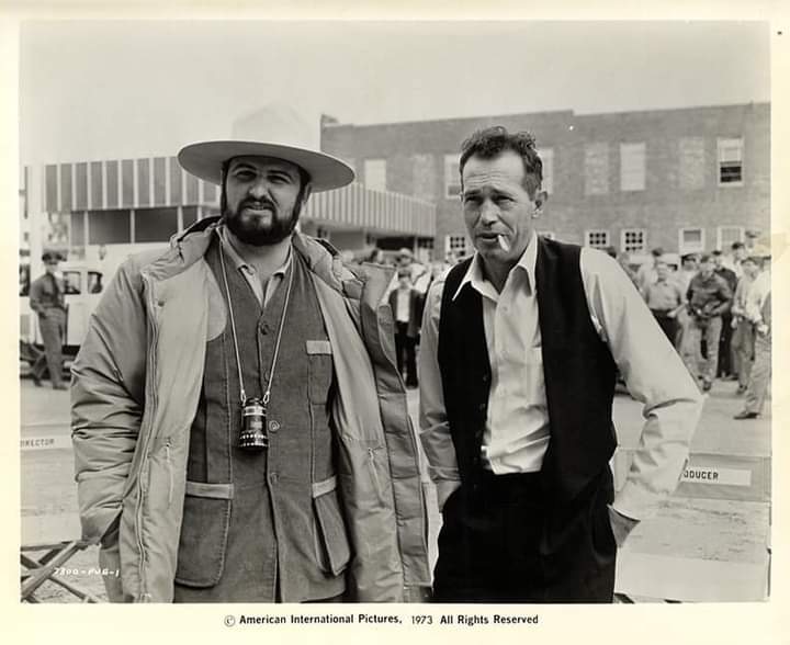 HansomRansom4's tweet photo. Happy birthday Warren Oates with John Millus on the set of Dillinger 1973. #warrenoates #actor #dillinger #drum #racewiththedevil #bluethunder #johnmillus https://t.co/4rFRegOj8P