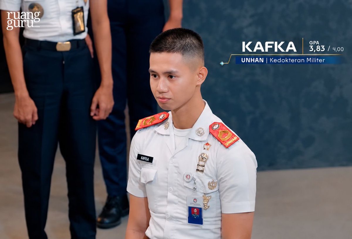 ris0lmayoooo's tweet photo. Profil Kafka Bintang Timora, mahasiswa Kedokteran Militer Universitas Pertahanan RI ber-IPK 3,83 yang jadi peserta Clash of Champions Season 3:

- Kafka Bintang Timora merupakan mahasiswa Program Studi Kedokteran Militer di Universitas Pertahanan Republik Indonesia (UNHAN).

- Kafka menjadi salah satu peserta Clash of Champions Season 3 dari kategori mahasiswa sekolah kedinasan yang diperkenalkan pada Batch 12.

- Ia merupakan peraih Silver Medal Olimpiade Sains Nasional (OSN) Bidang Geografi, yang menjadi salah satu pencapaian akademik bergengsi sebelum menempuh pendidikan tinggi.

- Berbekal prestasi akademik yang konsisten, Kafka memiliki IPK yang tinggi dan berhasil lolos seleksi sebagai salah satu peserta Clash of Champions Season 3.

- Sebagai mahasiswa Kedokteran Militer, Kafka menjalani pendidikan yang memadukan ilmu kedokteran dengan pembinaan karakter, kepemimpinan, serta kedisiplinan militer.

- Selain aktif menempuh pendidikan di UNHAN, Kafka juga dikenal membagikan aktivitas serta perjalanannya melalui media sosial.

- Berkat kemampuan akademik, daya analisis, dan latar belakang pendidikan yang unik, Kafka dipercaya menjadi salah satu wakil mahasiswa sekolah kedinasan di Clash of Champions Season 3.

- Dalam Clash of Champions Season 3, Kafka dikenal sebagai peserta yang tenang, fokus, dan memiliki kemampuan berpikir logis saat menghadapi berbagai tantangan kompetisi.

- Kafka menjadi salah satu mahasiswa berprestasi yang membawa nama Universitas Pertahanan Republik Indonesia ke ajang Clash of Champions Season 3 dan diharapkan mampu menunjukkan performa terbaiknya di kompetisi tersebut.