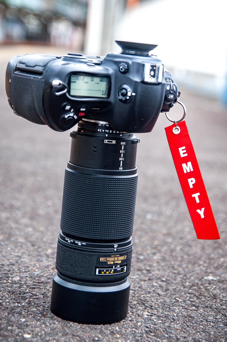 sugi3750's tweet photo. #私のカメラ遍歴

1. どこかのメーカーのカメラ (譲渡)
2. Nikon COOLPIX A10 (保管)
3. Nikon D40 (サブサブ機)
4. Nikon D5000 (サブ機)
5. Nikon D90 (故障)
6. Nikon D3 (メイン機)

一眼レフは全部中古で揃えてる https://t.co/inoCHbp0ub