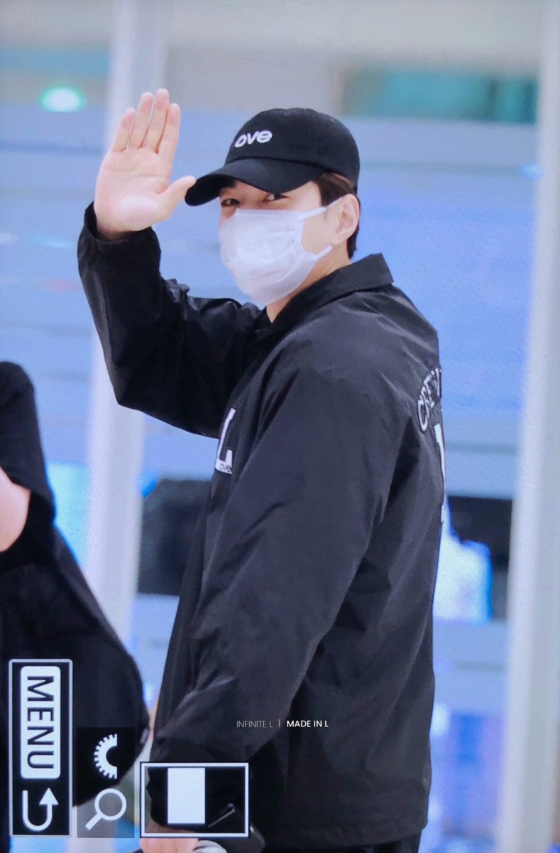 madeinL's tweet photo. 260706 ICN #엘 #명수 #김명수 
직장인의 사랑 표현법 : 한 사람을 위해 연차 쓰기 란다 명수야😌💕 https://t.co/LDnSC0kvzG