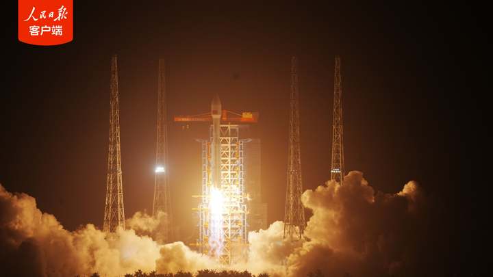 PDChinese's tweet photo. 【中國成功發射千帆極軌13組衛星、15組衛星】北京時間2026年7月4日17時30分，中國在太原衛星發射中心使用長征六號改運載火箭，成功將千帆極軌13組衛星發射升空，衛星順利進入預定軌道，發射任務取得圓滿成功。此次任務是長征系列運載火箭的第655次飛行。7月5日21時43分，在海南商業航天發射場，長征八號甲運載火箭將千帆極軌15組衛星準確送入預定軌道，發射任務獲得圓滿成功。本次任務是長征系列運載火箭第656次發射。千帆星座，是中國正在建設的低軌衛星互聯網星座計劃，瞄準的是在距離地球300公里到2000公里的太空中部署衛星，形成覆蓋整個地球的網絡。