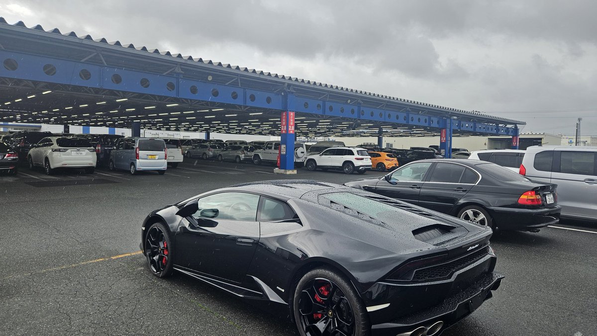 yori7110's tweet photo. 土曜日にUSS九州うしゅうでNDロードスターを落札し、
陸送をお願いしたら、「車高が低すぎて10台積み積載車に乗らないなら陸送出来ない」
て連絡が、、

新幹線で鳥栖までND引き取りに来ました。
「めっちゃ低いわ(゜ロ゜;」

うちの積載車でも無理だと思います。 https://t.co/rQ0x8oouzQ