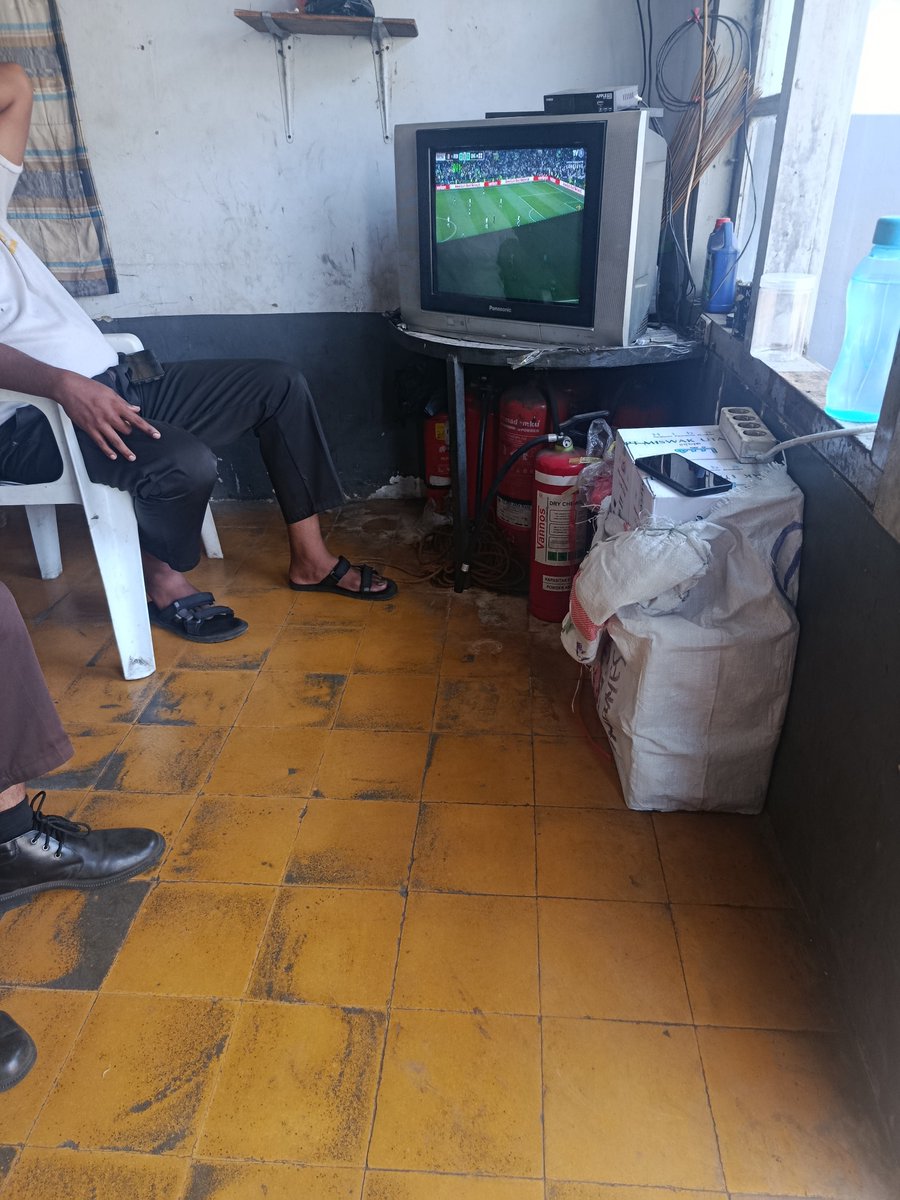 CapulusFanatic's tweet photo. Kerja ❎
Nobar Pildun✅

post Satpam jadi arena Nobar https://t.co/zYHLGfdb0T