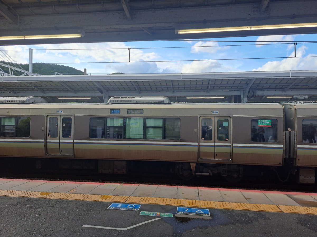 meiyusha63's tweet photo. おはようございます😀

先週末は出張で京都に行ってきました🚅
新幹線でいただいた駅弁も美味しく、朝はホテル周辺を散歩したり、有意義な出張でした。もちろん仕事もしましたよ！

#京都 ＃出張 ＃駅弁 #企業公式相互フォロー https://t.co/IndpoizfLl