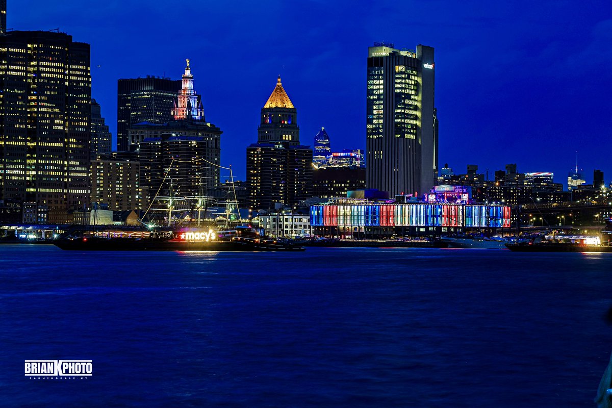 briank_photo's tweet photo. Some pre show photos just before @macys fireworks. 

Or the calm before the storm!Figuratively and Literally💥💥

#canonusa #america250 #nyc #4thofjuly #colorful https://t.co/vgzju1X0iR