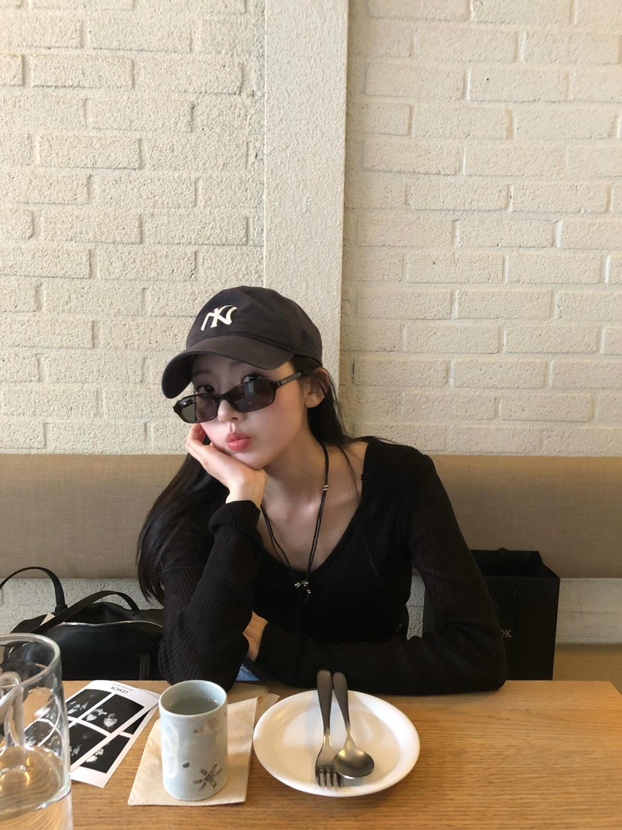 juustlive's tweet photo. good morning, love! it’s a slow monday, at least for me. to everyone clocking in this monday.. thank you for your service. i’ll be thinking of you between my workout and brunch. i hope everyone at work is staying hydrated! https://t.co/uyyz34cojP