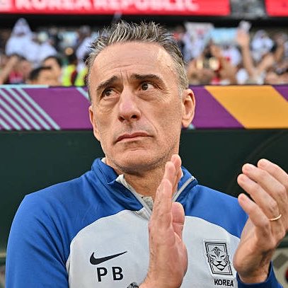 KNTFootball's tweet photo. If there’s a coach that respects/believes in Sonny, and can get the best out of our captain it’s Bento:

Bento on Son: “He is the most outstanding player among those I have coached, possessing the finest professional mindset. No one knows better than me what kind of feelings Son holds for his homeland and what it means to him to play as a national team player." 🫡🇰🇷

#손흥민