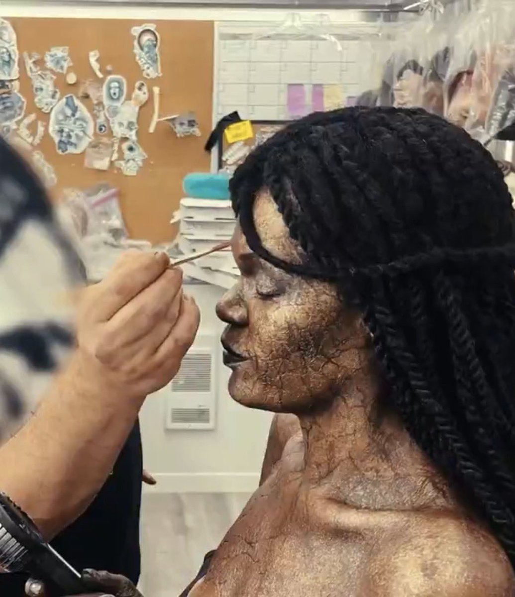 lestatgothic's tweet photo. Sheila Atim nos bastidores de The Vampire Lestat como Akasha, a Rainha dos Condenados. #tvlspoilers https://t.co/zpyBna41QA