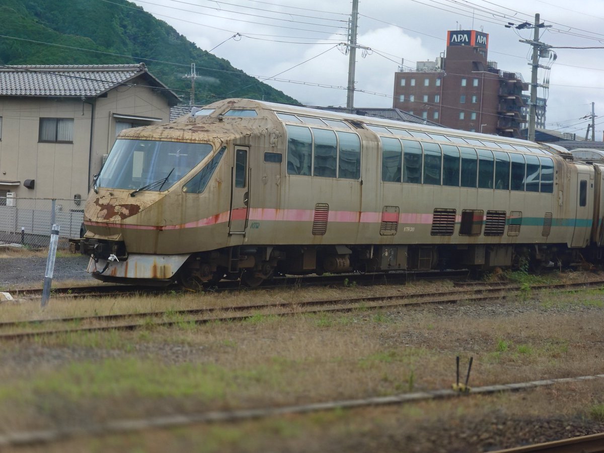 atlasweb_local's tweet photo. 京都丹後鉄道の引退したタンゴエクスプローラーを西舞鶴にて確認。1編成のみで、塗装がかなり落ち始めてるように見えます。 https://t.co/m0fq7LLC6v