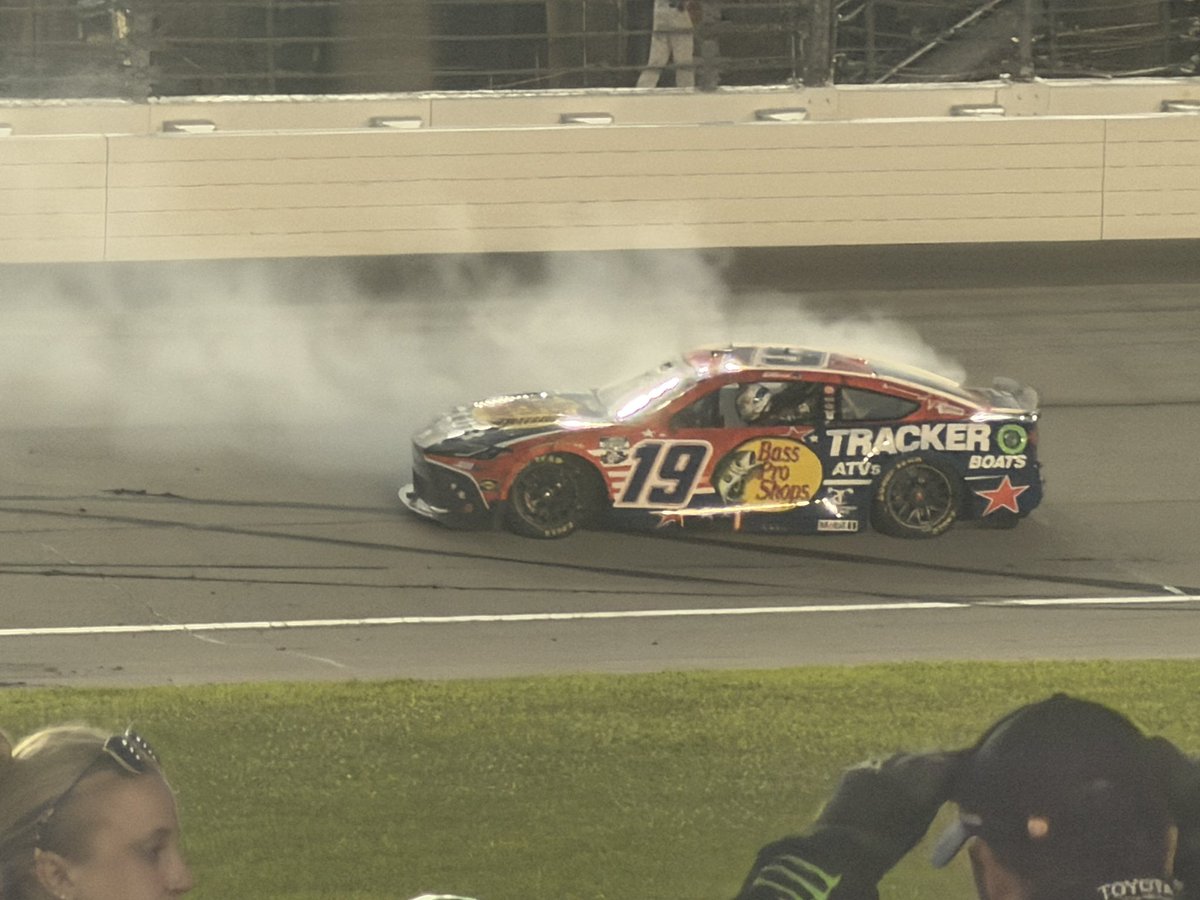nascarcasm's tweet photo. "DEAR CHICAGO - WE OWN YOUR FOOTBALL TEAM AND ALSO YOUR RACETRACK.

SINCERELY,
INDIANA." https://t.co/KhSvBUBlFJ