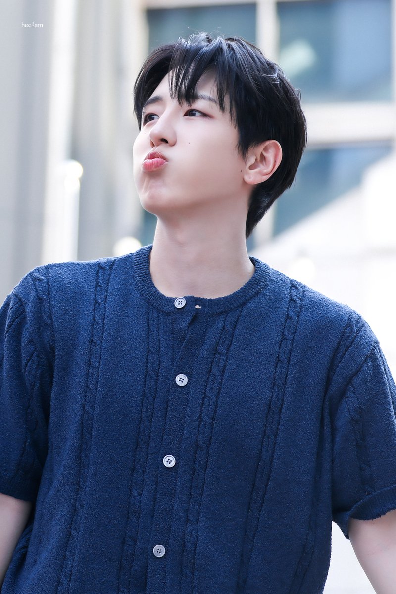 HeeIAM0222's tweet photo. 260628 건대 버스킹

월요일 조아… 최고😗
이번주도 열심히 행복하길💓

@heeeeeejae94
#희재 #유희재 #HEEJAE 
#세븐어스 #SEVENUS #유희재밌다
#The_Leap #도약 https://t.co/qyrgNKqzcf