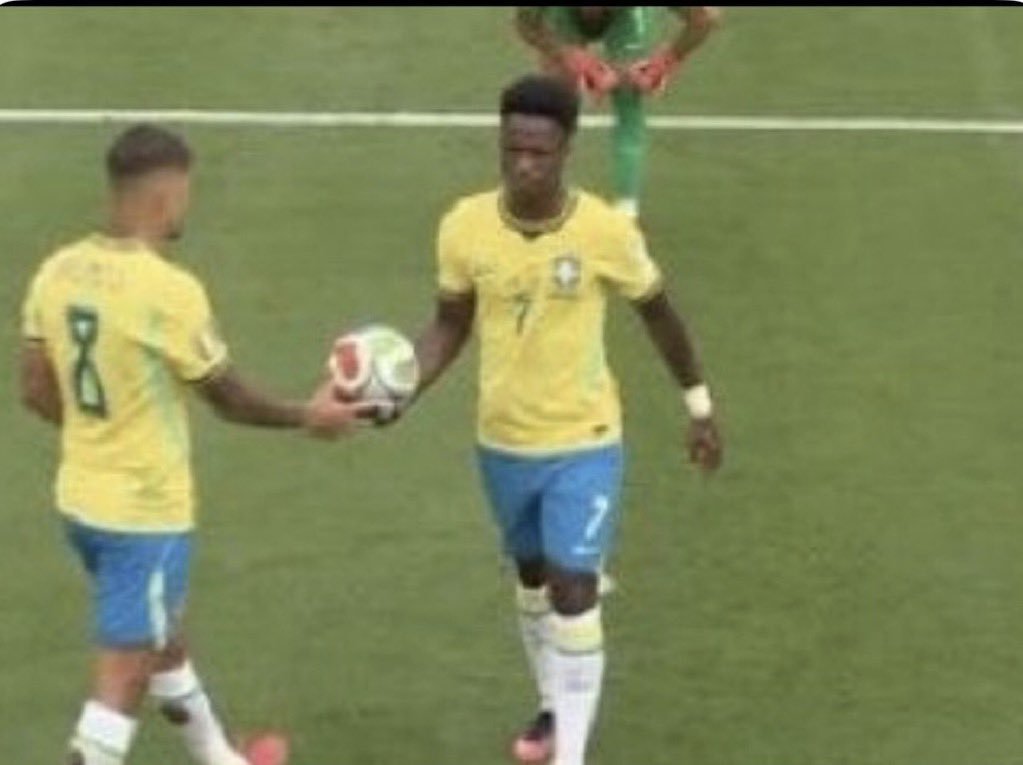 littlefire91's tweet photo. @br_dadepressao Todo jogo que ele entrou mudou o jogo aí o menino erra uma jogada, que não pode perder mesmo, e é crucificado kkkkkk era de se esperar, muito previsíveis https://t.co/ZOn7pJJULS