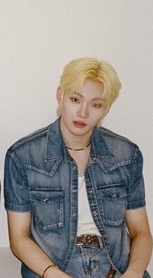 neummie_y's tweet photo. YOONCHAN IN BLONDE WHAT DO I DO WITH THIS 😭

#leeyoonchan #이윤찬 https://t.co/q1HcKBuw3X