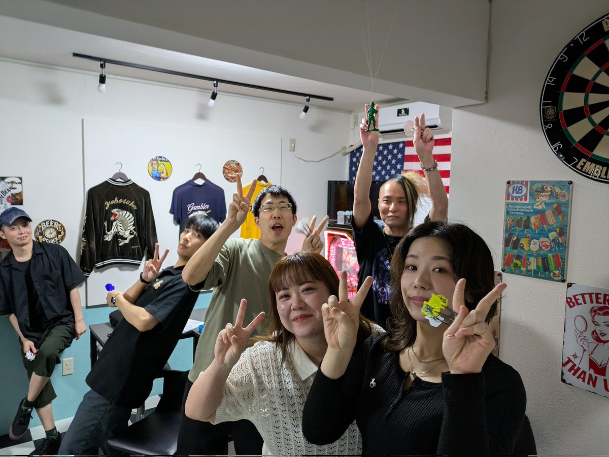 mano081848's tweet photo. こんにちわ🎯ママス＆パパスです😊
昨日のハウストーナメント【ダブルス戦】
毎試合の熱戦！有り難う御座いました🥳
決勝での「そこで馬〜〜！！😍」
等々、店主、喉ガッサガサです😁

皆様！有り難うございます。またお待ちしております🍀🤗 https://t.co/lMlrf1NwHo