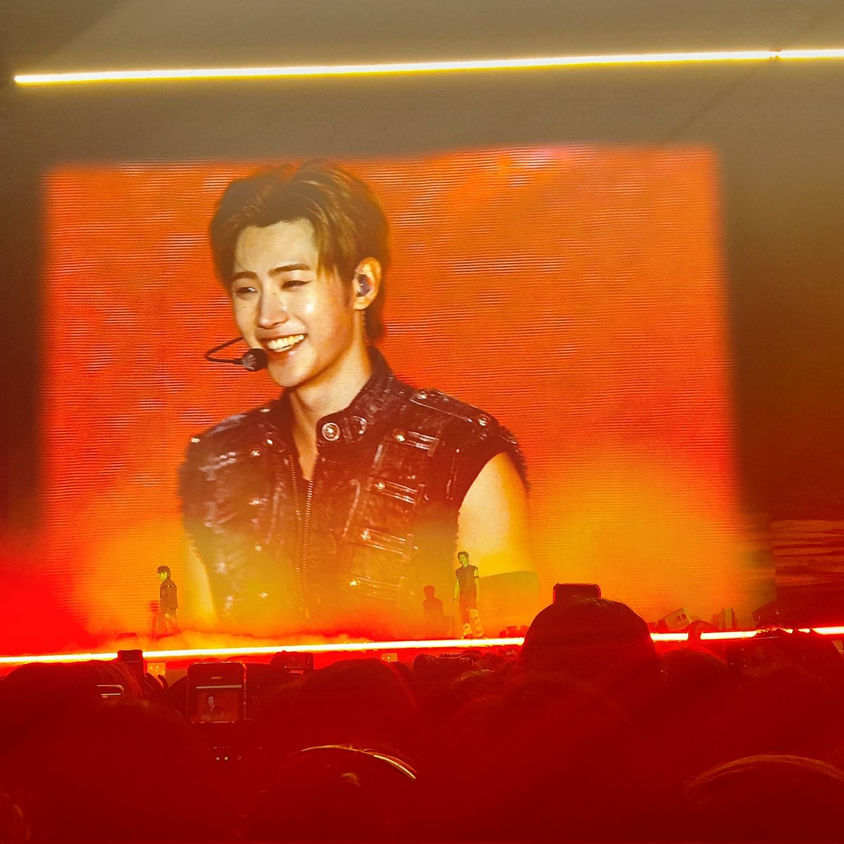 jungwonfates's tweet photo. o enhypen super triste no show https://t.co/b9dDk0cF0o