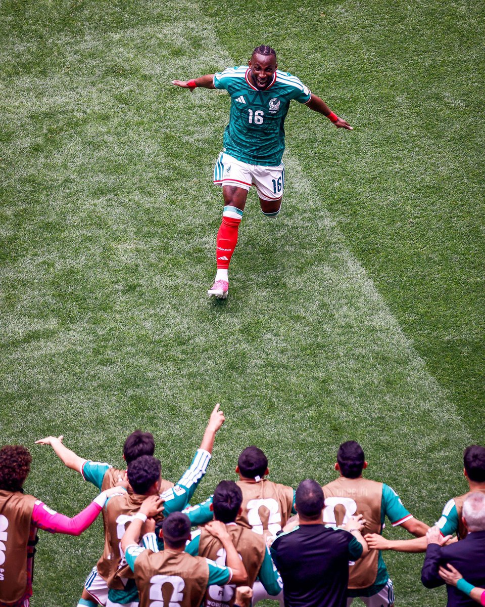 AllFutbolMX's tweet photo. 🚨🤯 GOOOOOOOOOOOL DE MEXICOOOOO, JULIAN QUIÑONES!!!!! 🔥🔥🔥 https://t.co/NFwLNV2uiK
